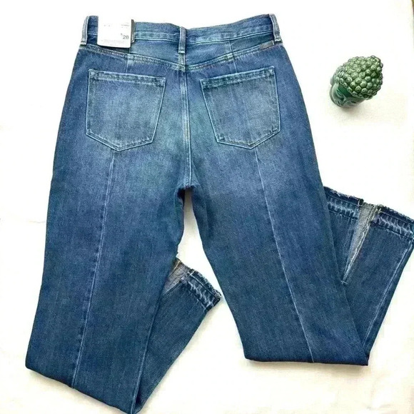 NWT KanCan Medora Med Wash Faded Highrise 90’s Split Hem Straight Jean Size 9/28 - Picture 8 of 16